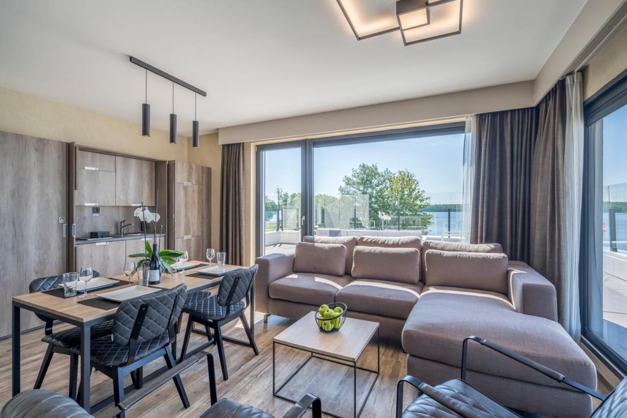 Golden Lakes Hotel Boussu-lez-Walcourt Экстерьер фото