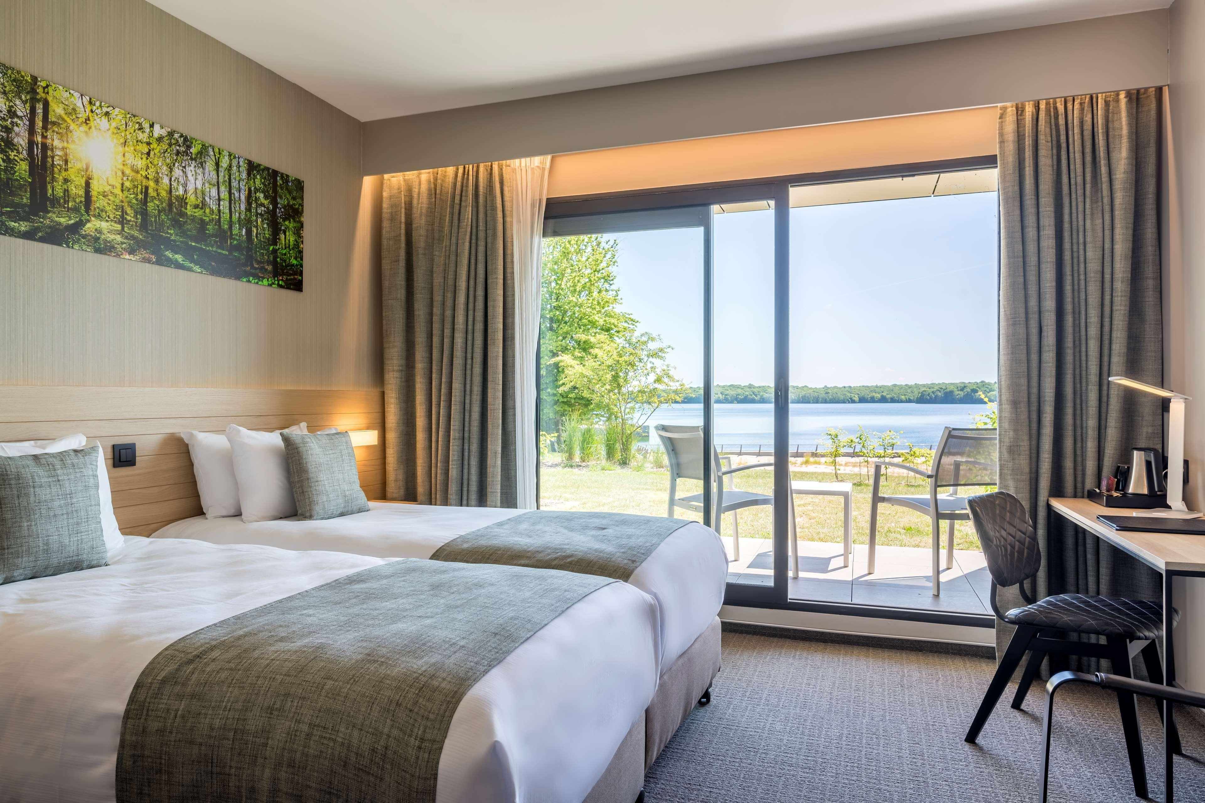 Golden Lakes Hotel Boussu-lez-Walcourt Экстерьер фото