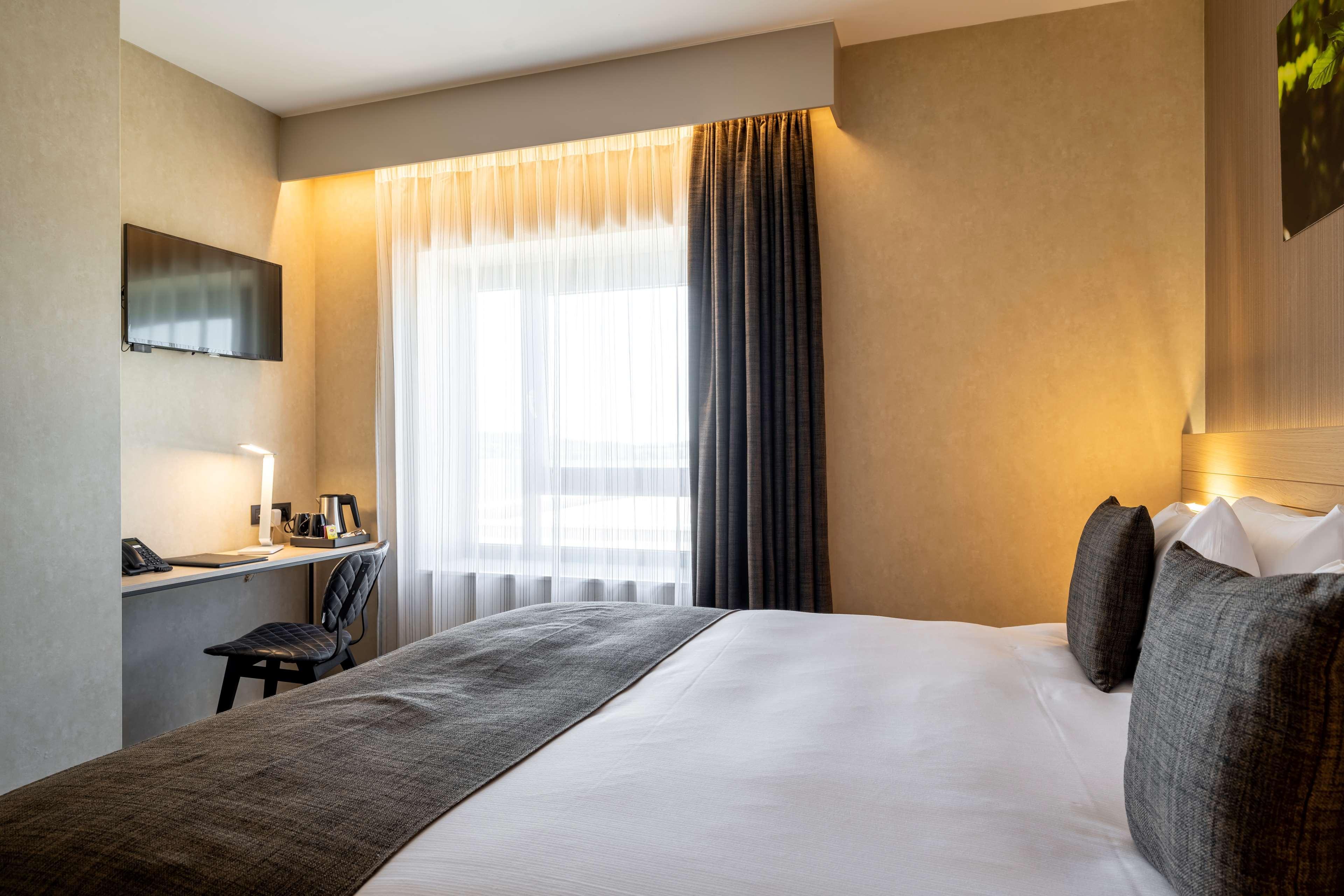 Golden Lakes Hotel Boussu-lez-Walcourt Экстерьер фото