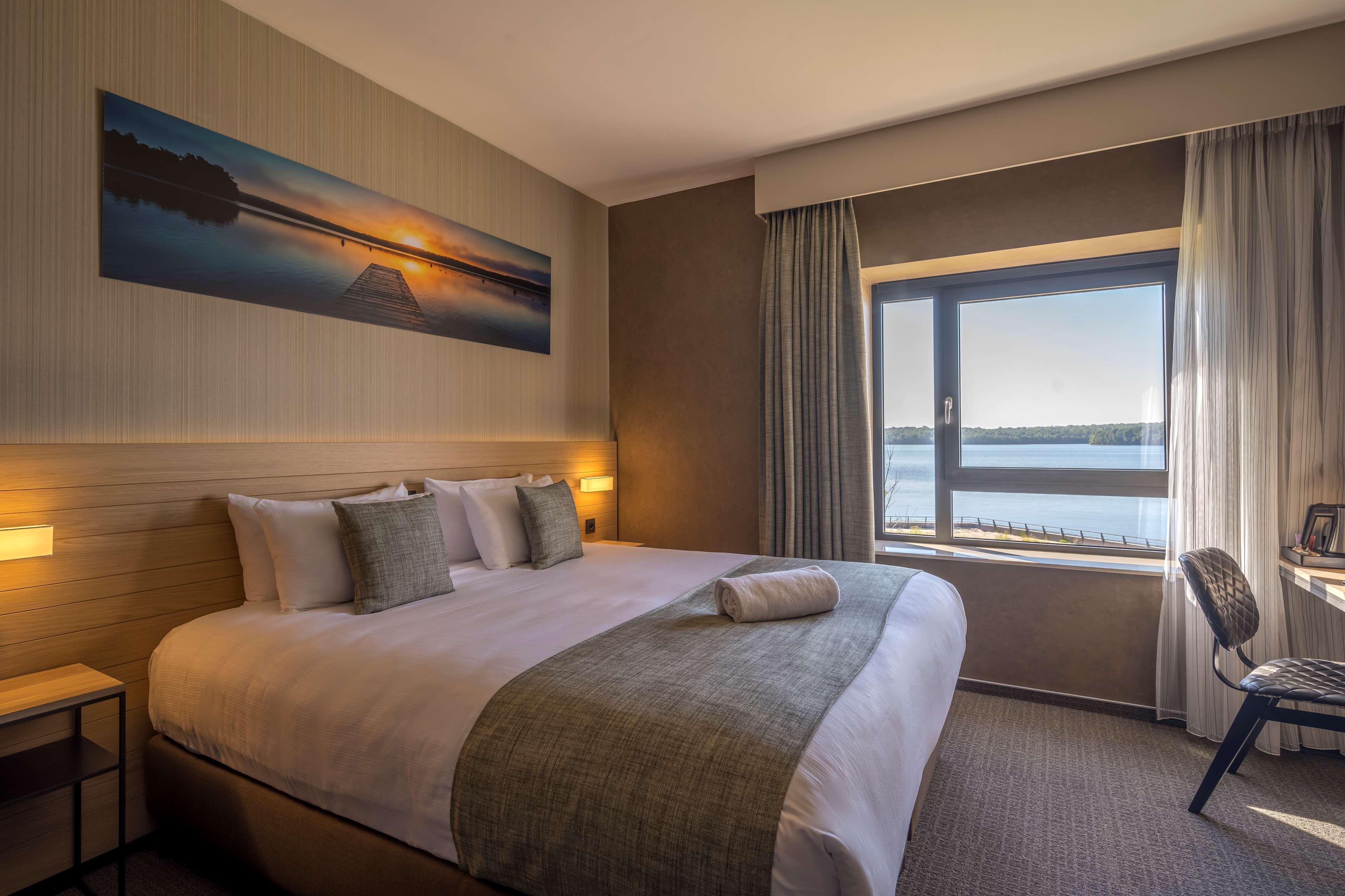 Golden Lakes Hotel Boussu-lez-Walcourt Экстерьер фото