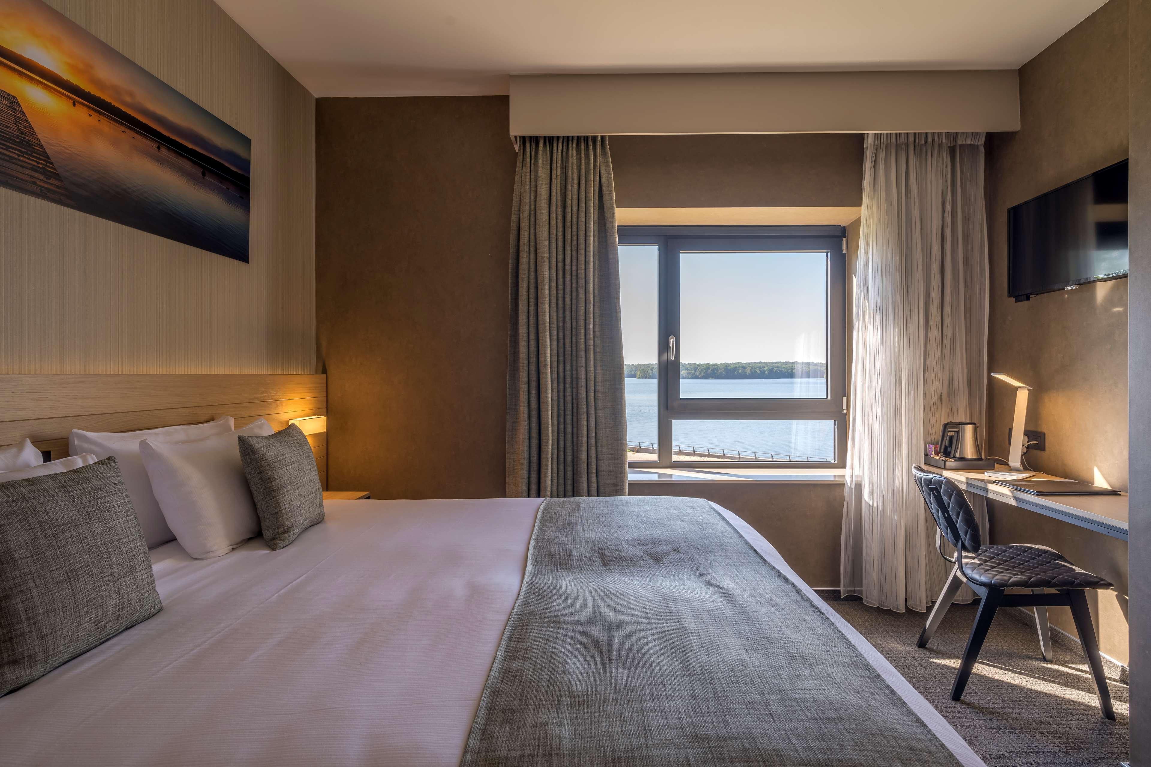 Golden Lakes Hotel Boussu-lez-Walcourt Экстерьер фото