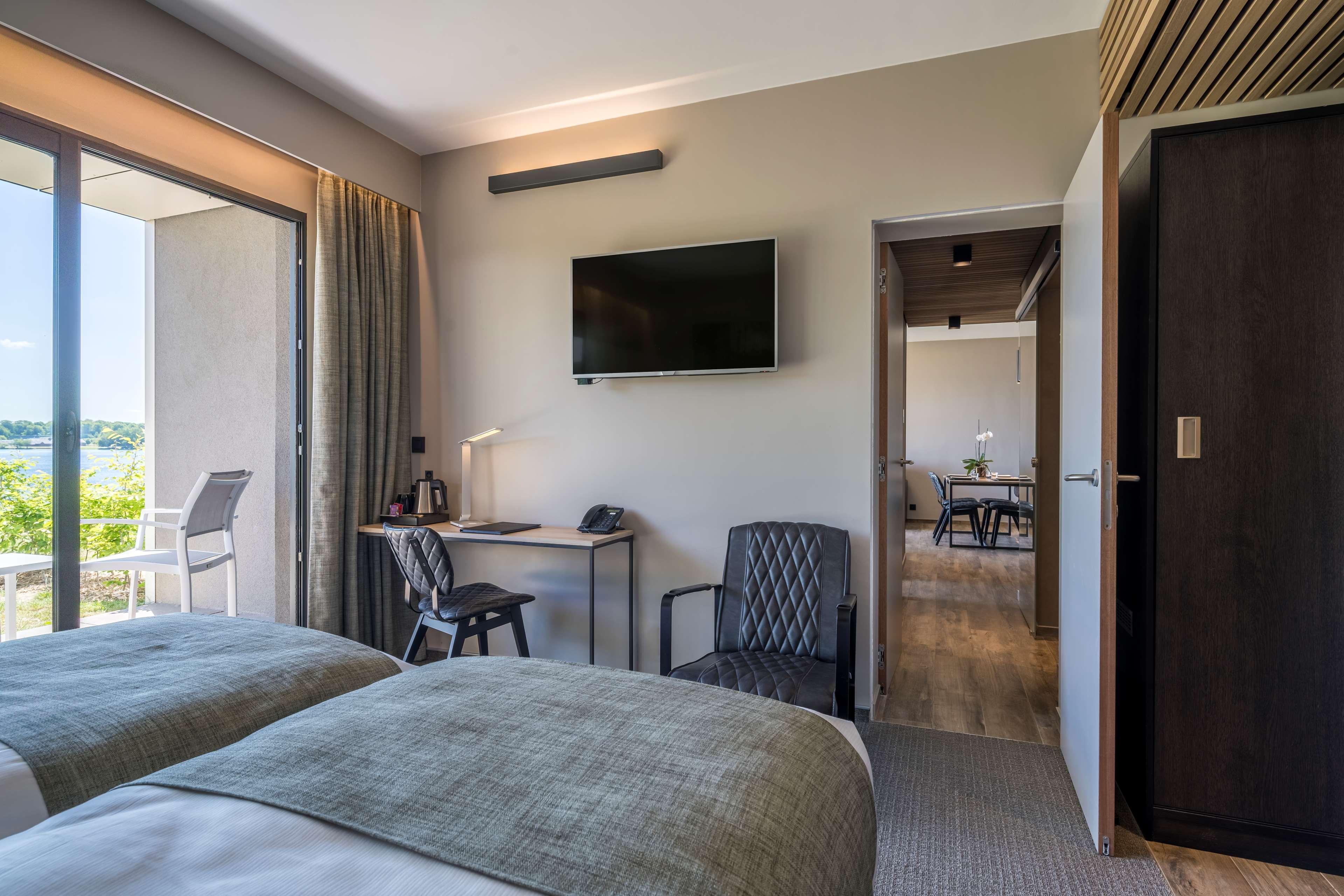 Golden Lakes Hotel Boussu-lez-Walcourt Экстерьер фото