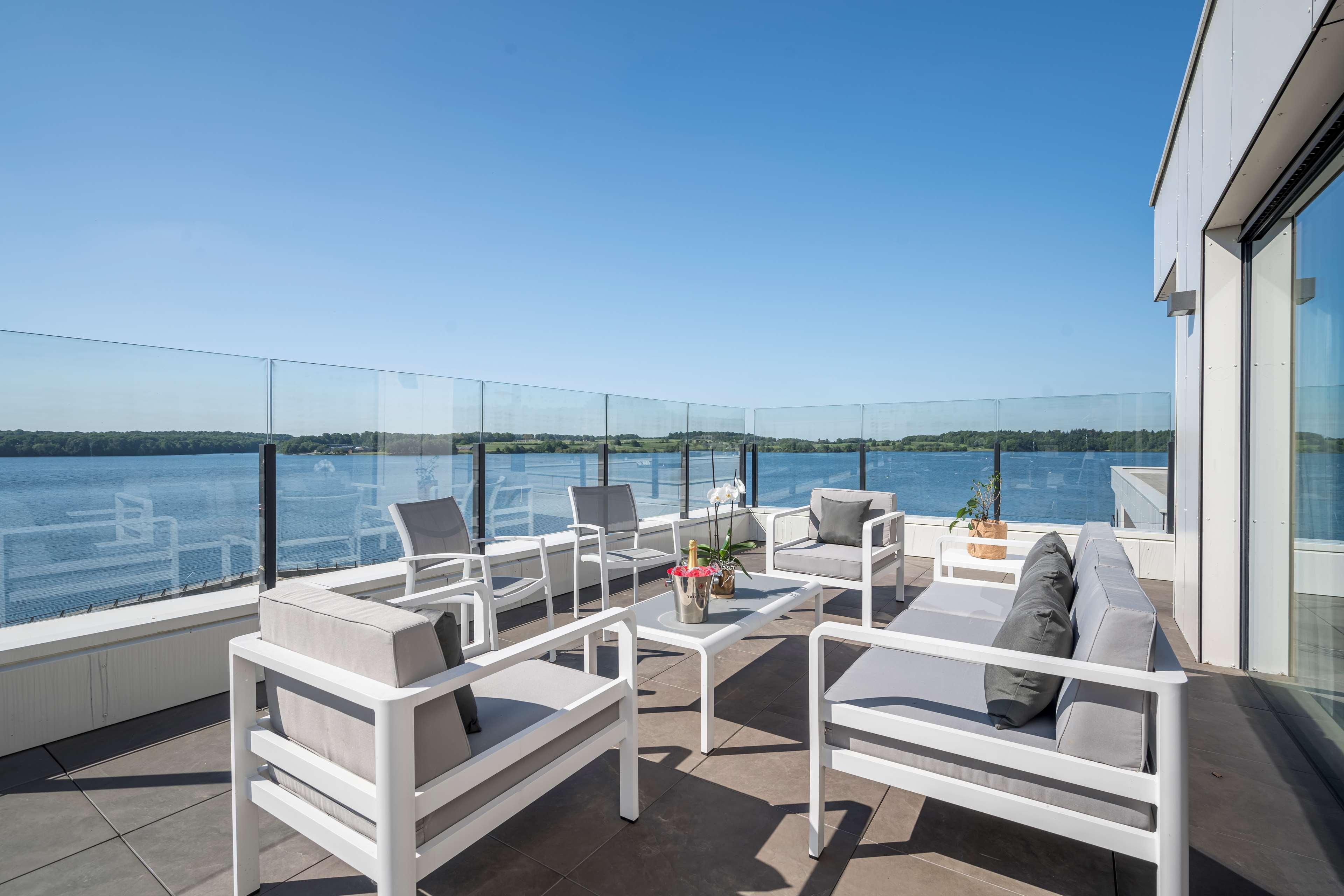 Golden Lakes Hotel Boussu-lez-Walcourt Экстерьер фото