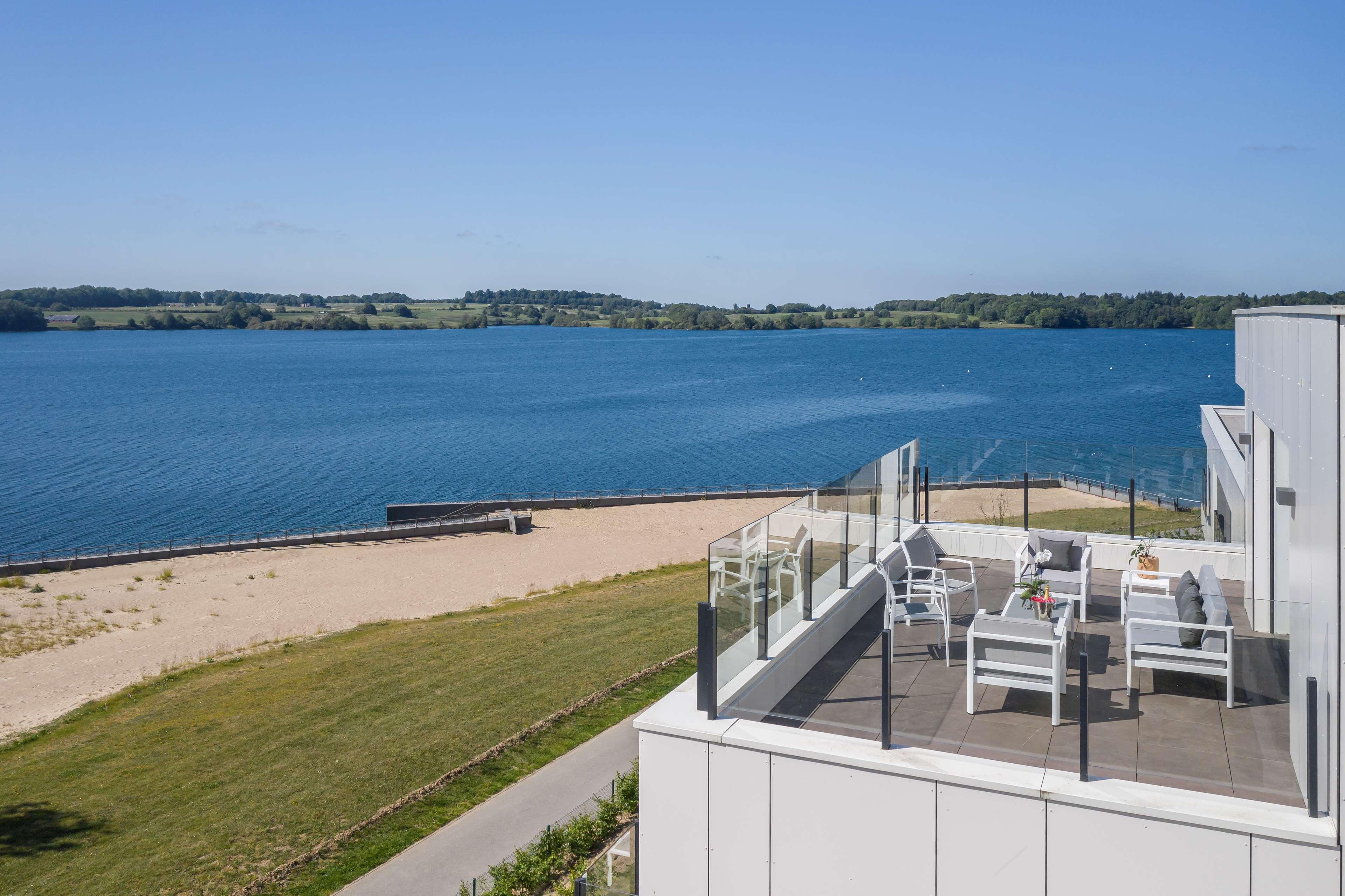 Golden Lakes Hotel Boussu-lez-Walcourt Экстерьер фото