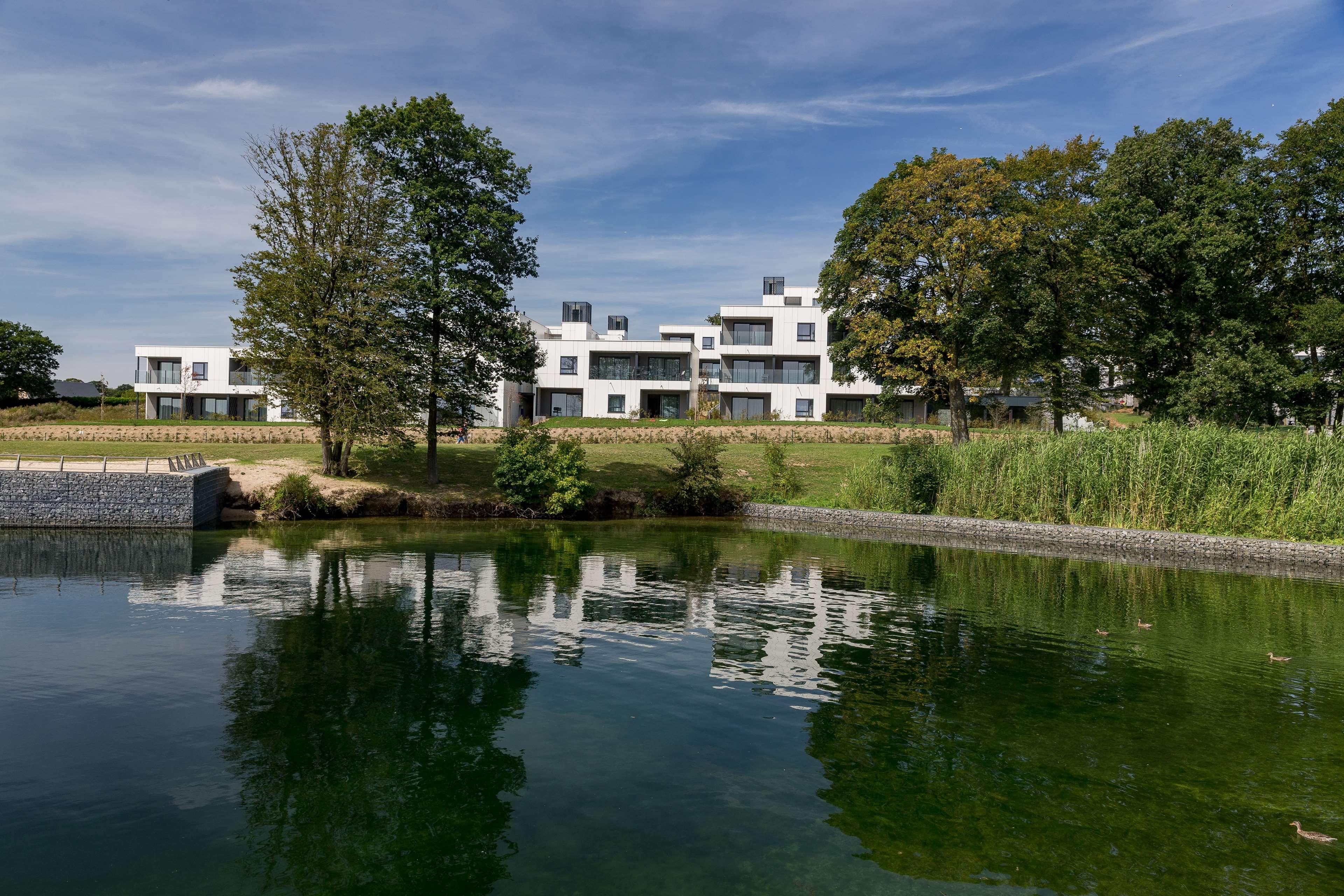 Golden Lakes Hotel Boussu-lez-Walcourt Экстерьер фото