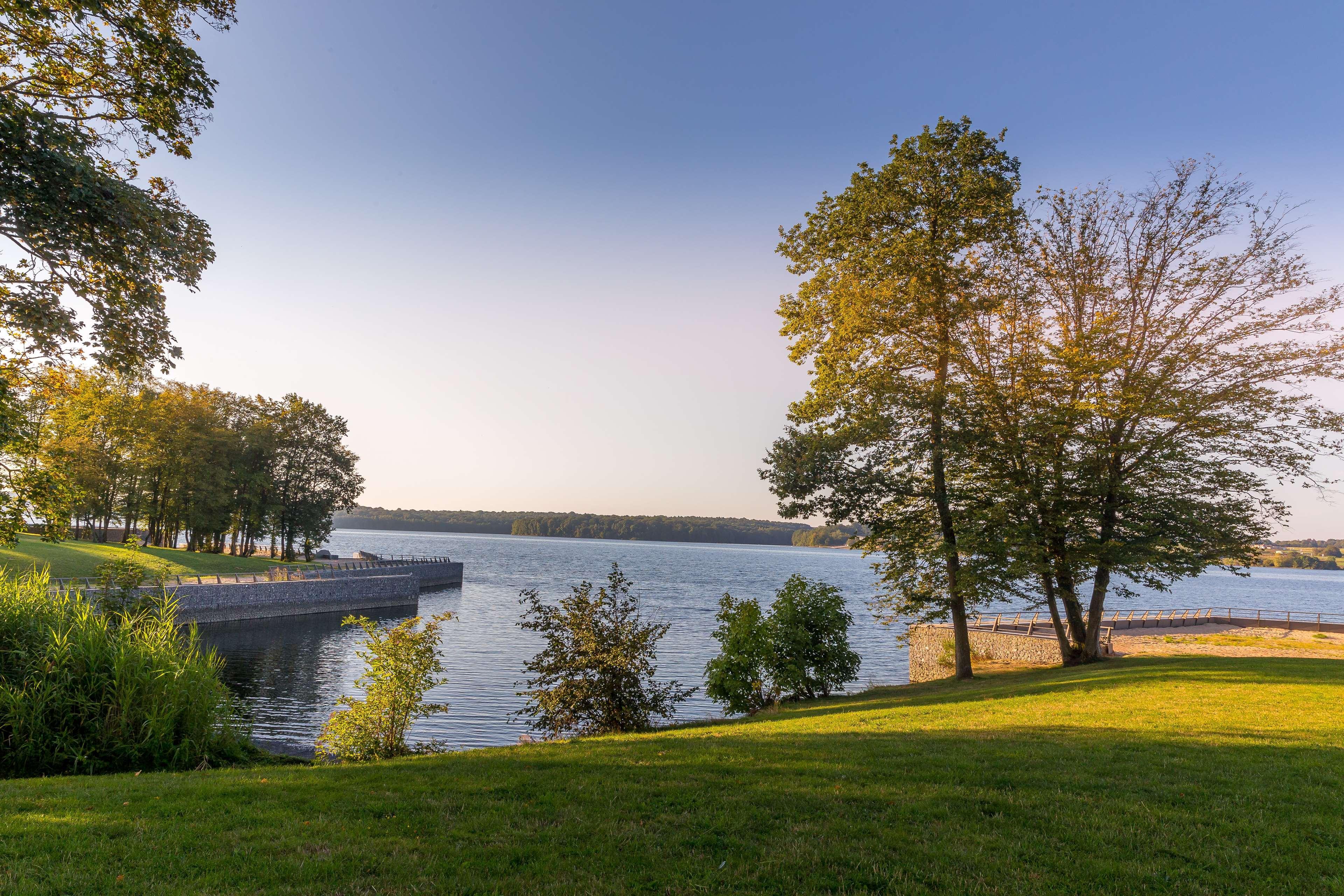 Golden Lakes Hotel Boussu-lez-Walcourt Экстерьер фото